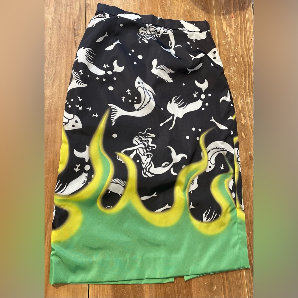 Prada nylon fw18 siren flame skirt size IT 36 (US 0)